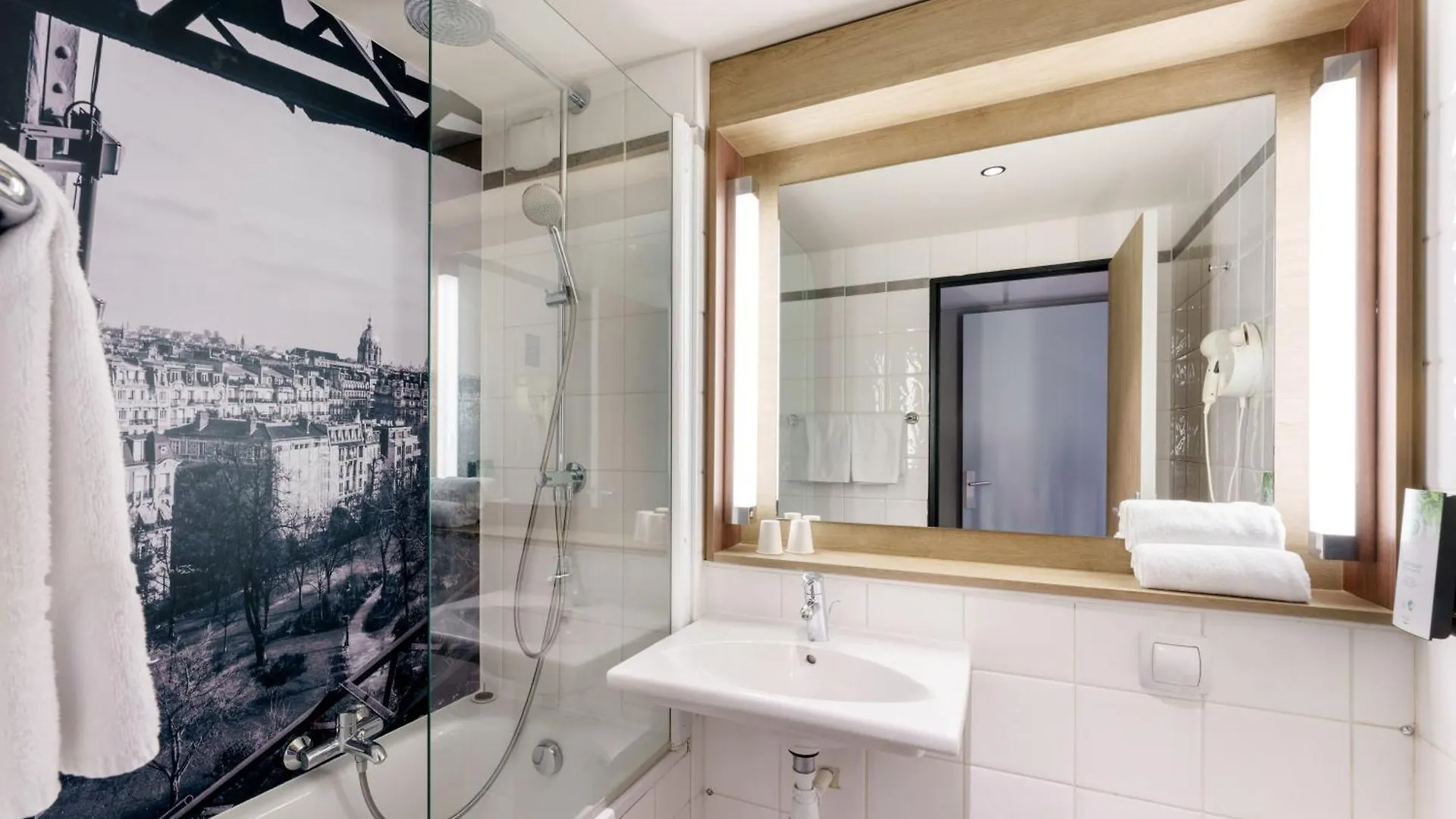 ***  Campanile Lyon Centre - Gare Perrache - Confluence Hotel France